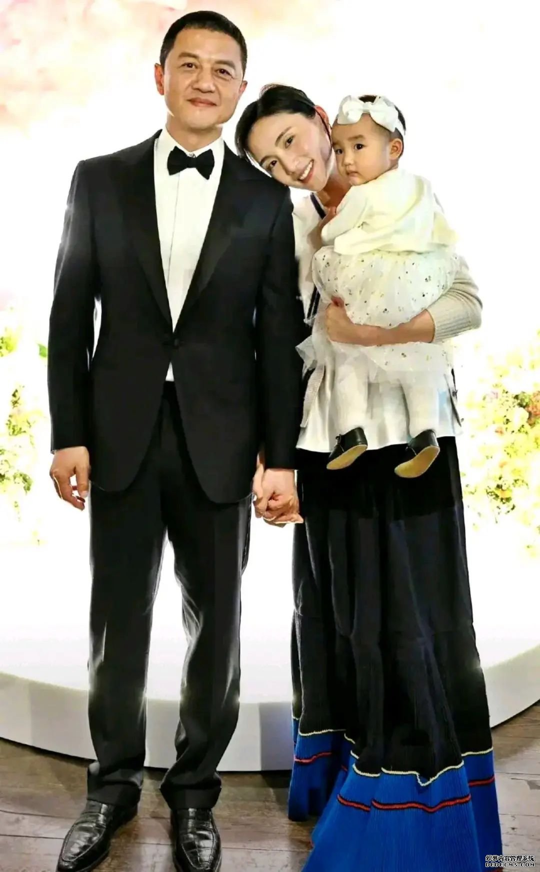 李亚鹏和娇妻分居三个月?海哈金喜回应:正在丧偶式婚姻?(2)