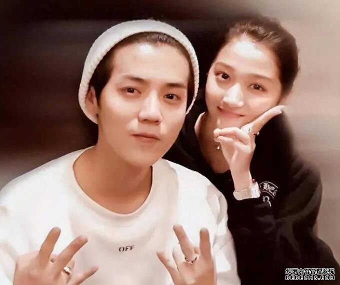 鹿晗当众为他人庆生 鹿晗关晓彤还在一起吗现在?